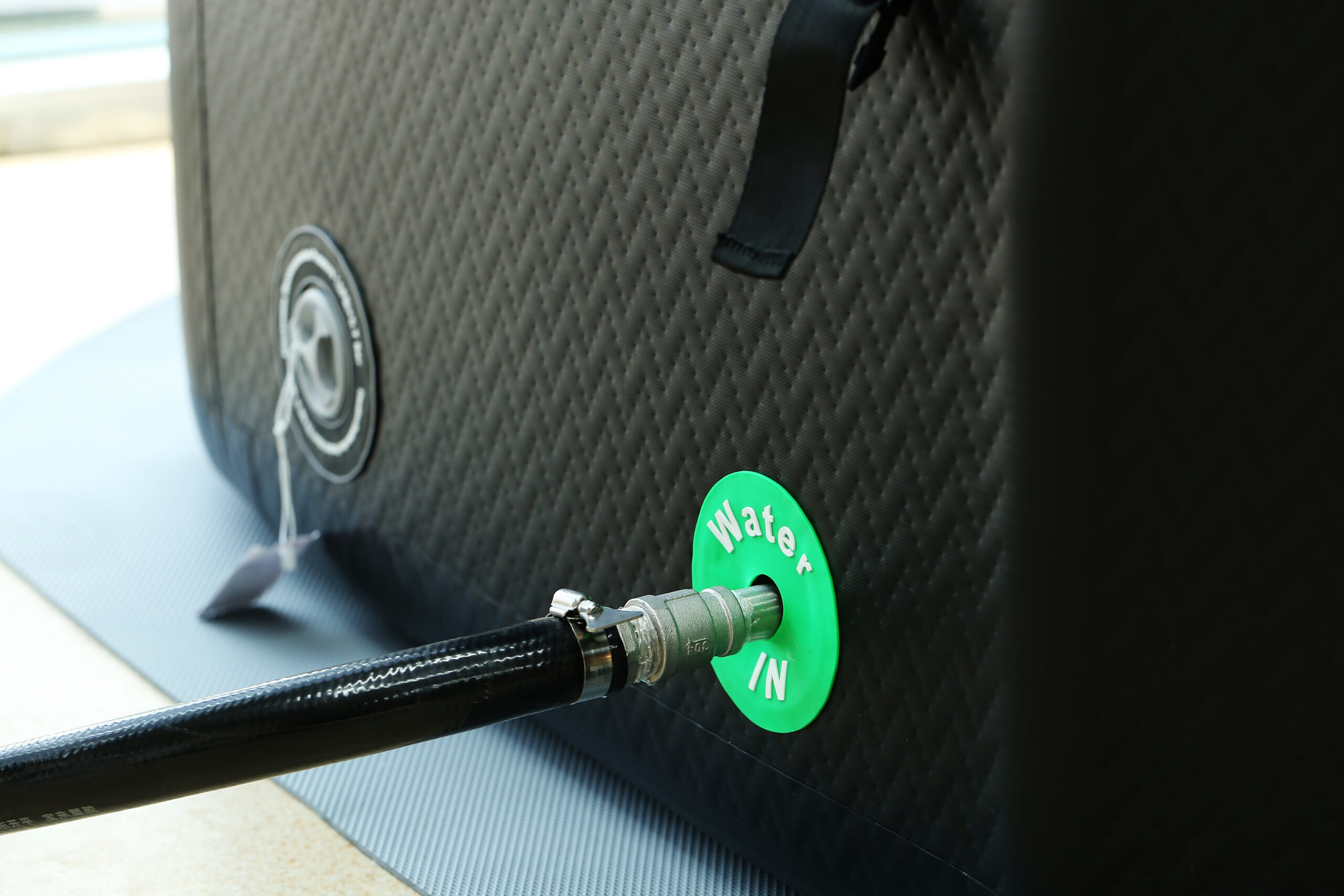 Grey Color Portable Inflatable Cold Plunge Tub with Insulated Lid for Outdoor & Indoor Recovery - 图片 5